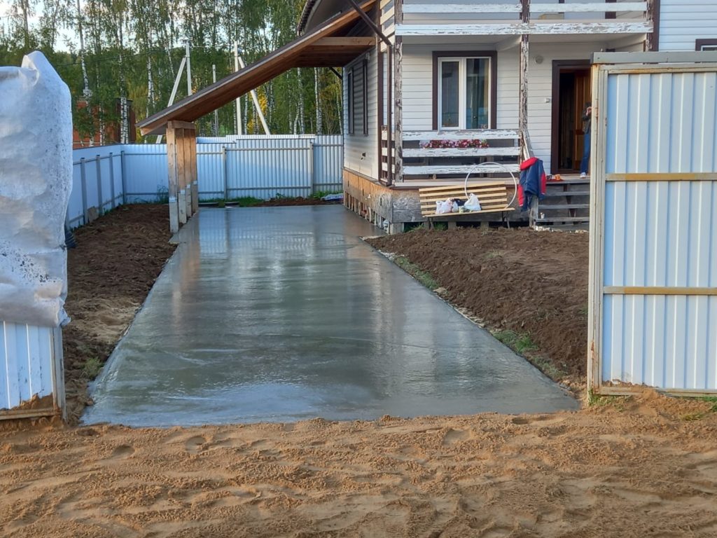 Бетонная площадка -10см под легковой и коммерческий транспорт