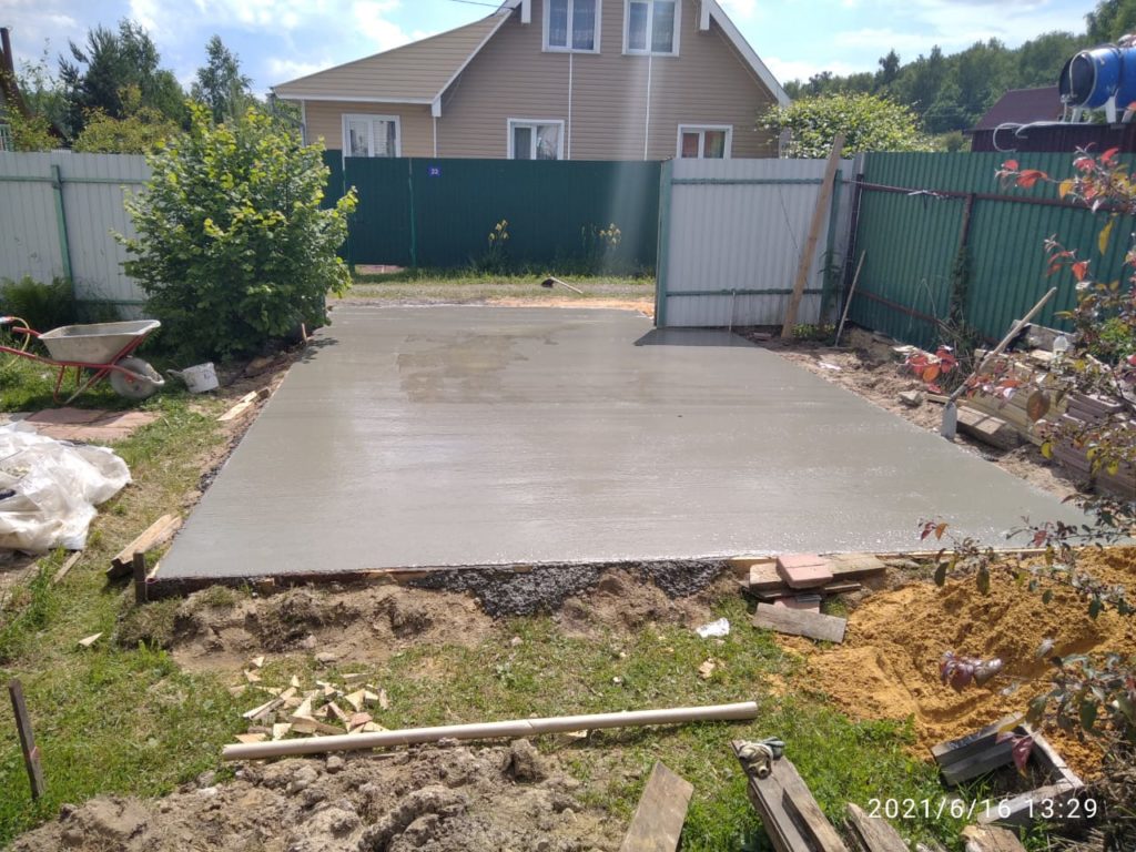 Бетонная площадка -10см под легковой и коммерческий транспорт