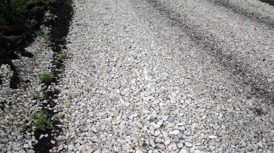 Отсыпка дороги из щебня