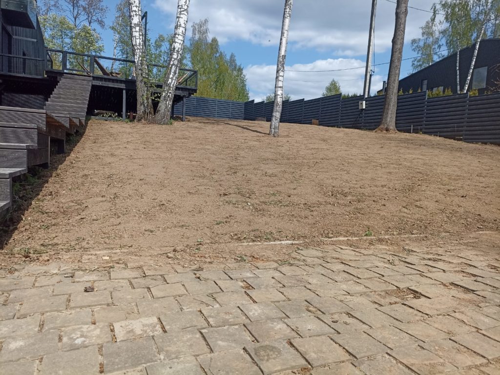 Культивация земли под газон