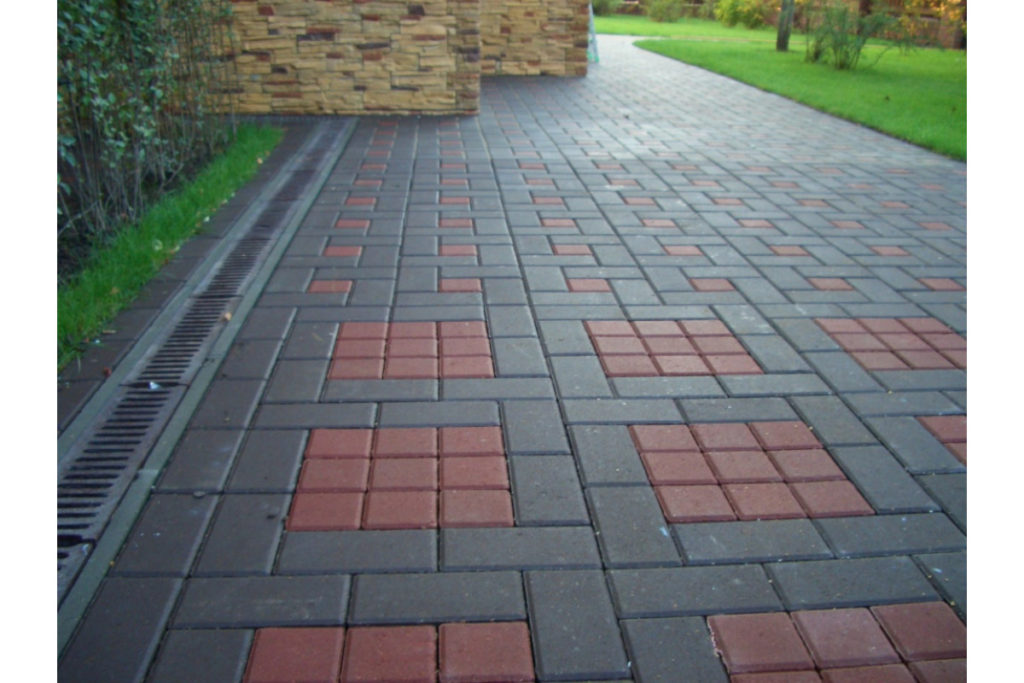 Площадка из тротуарной плитки