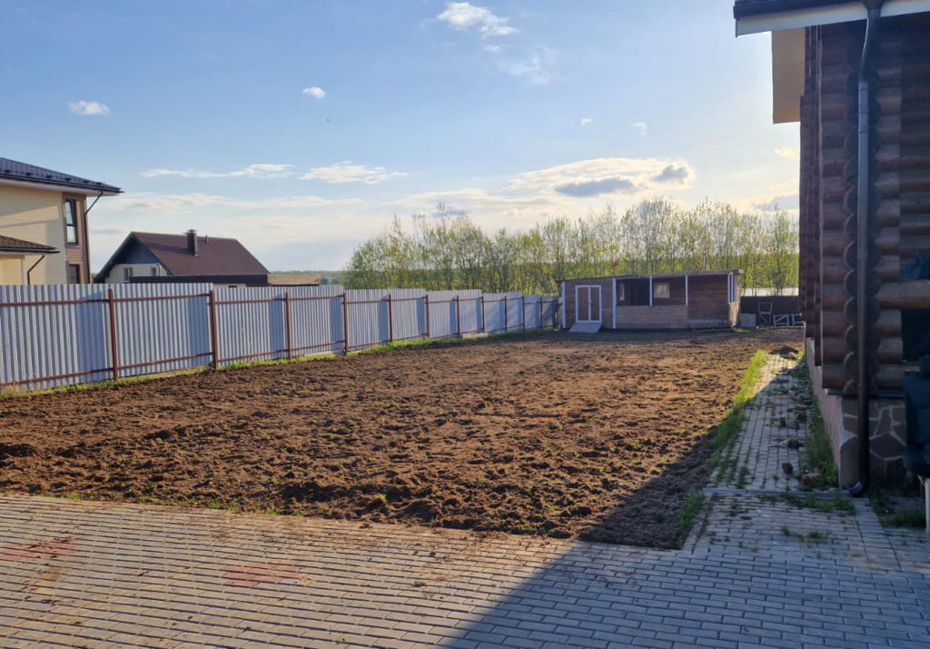 Вспашка земли мини-трактором