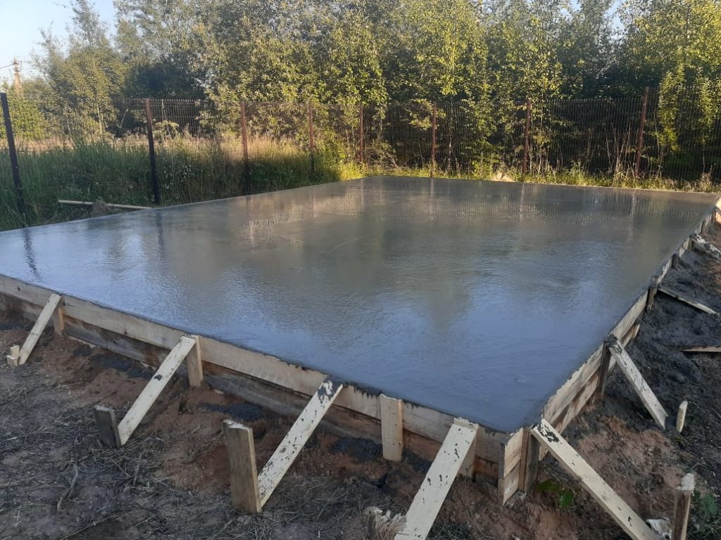 Бетонная площадка под грузовой транспорт (20 см)