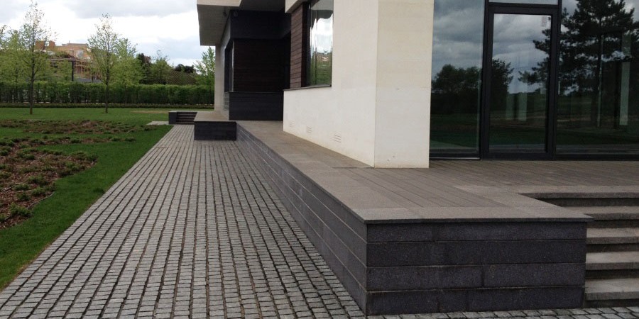 Отмостка из тротуарной плитки