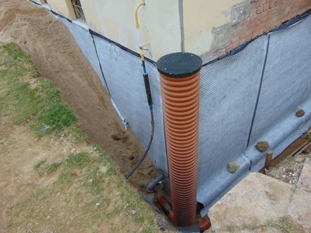 Пристеный дренаж