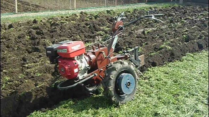 Вспашка земли мотоблоком