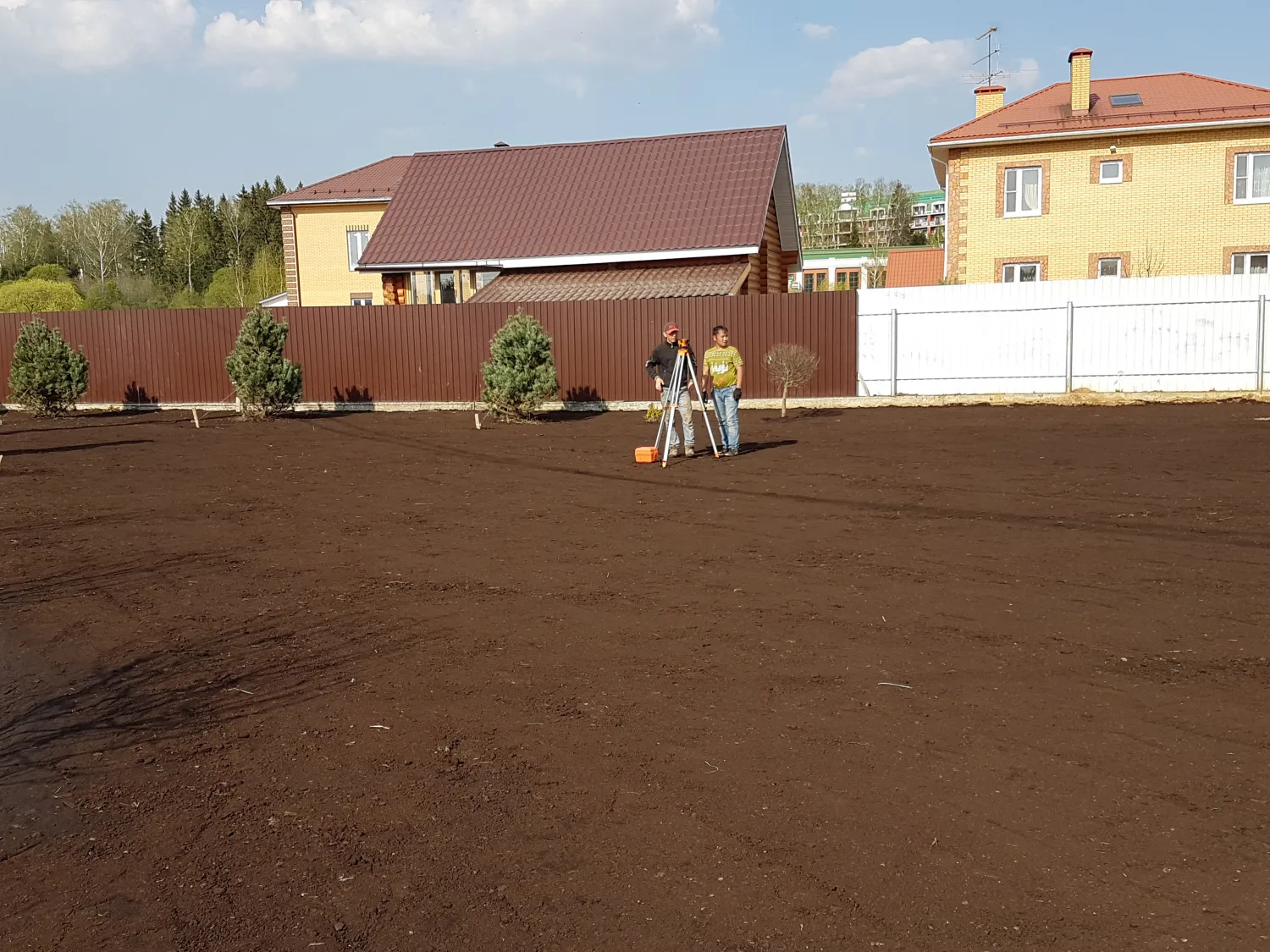 Ровный участок с газоном
